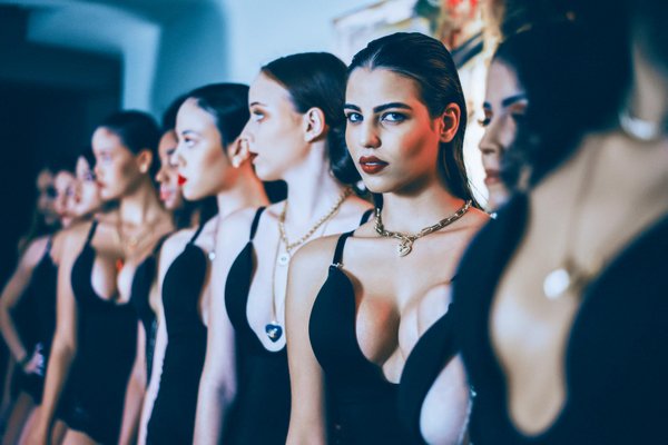 Broderie sur polaire de haute visibilité : alliez sécurité et personnalisation